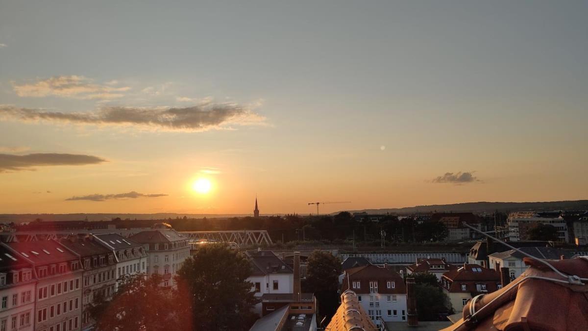 4 Raum Wohnung Mit Balkon Auf 120Sqm In Top Lage Dresda Esterno foto